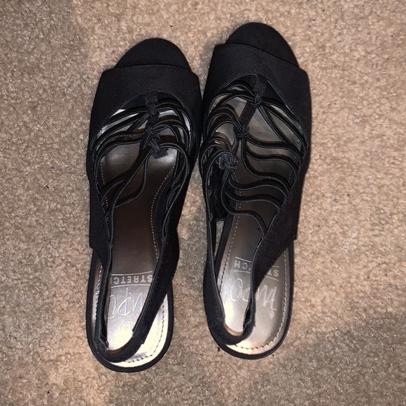 Black heels - Picture 2 of 3